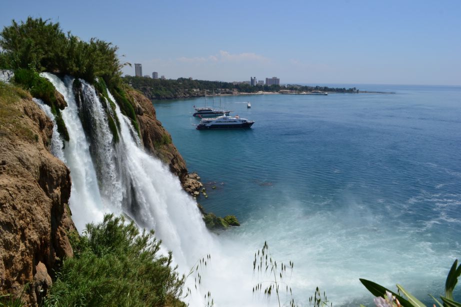 Вода в анталии на 14. Зейтинпарк Анталья. Арка Алриана Анталья. Турция Анталия природа. Анталия гёксу.